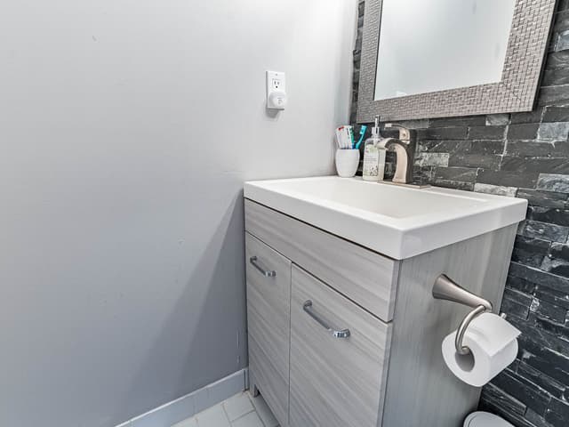 250 Webb Dr. 1616 Mississauga On L5b 3z4