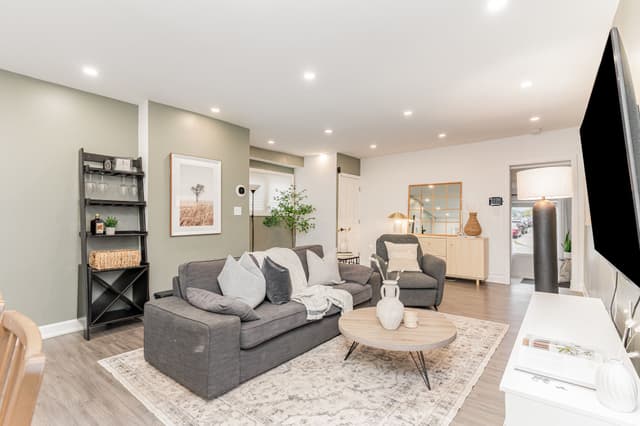 4 Robins Ave. Hamilton On L8h 4m6