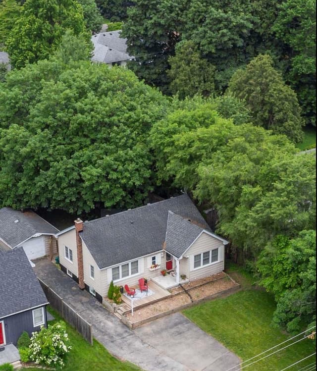 938 King Rd. Burlington On L7t 3l3
