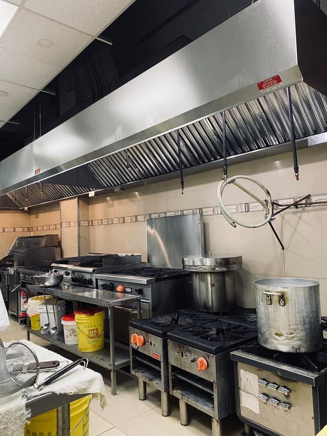 2555 Dixie Rd. Unit 15 Mississauga On L4y 4c4