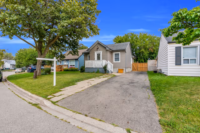 3052 Victory Cres. Mississauga On L4t 1l4