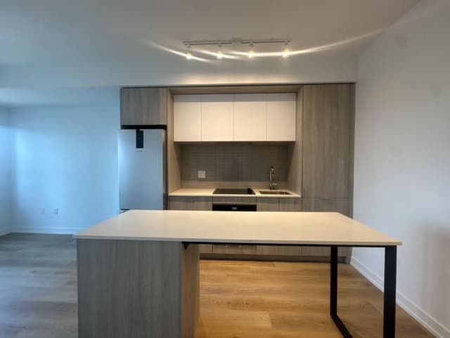 395 Square One Dr. 902 Mississauga On L5b 0p6