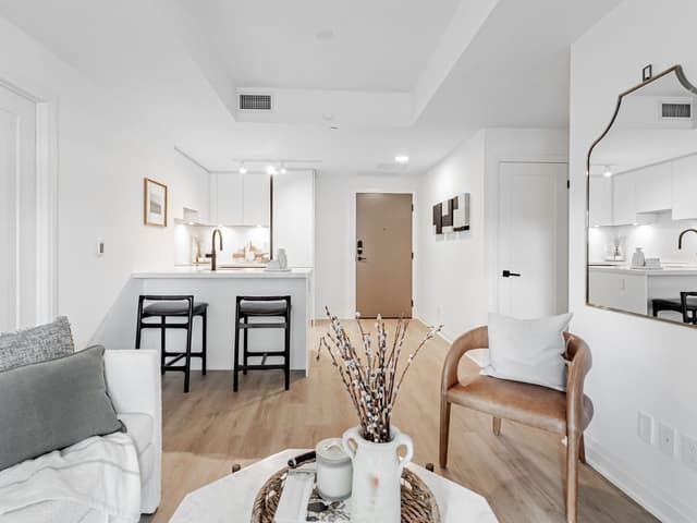 4023 The Exchange 1703 Mississauga On L5b 0n4