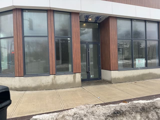 123 Maurice Dr. 7 Level 1 (107) Oakville On L6k 2w6