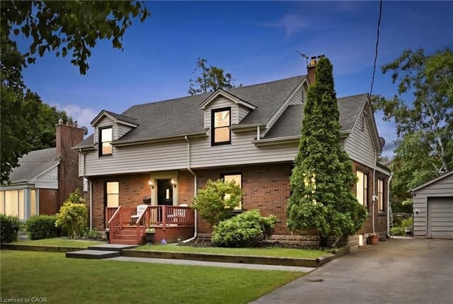 938 Cloverleaf Dr. Burlington On L7t 3y9