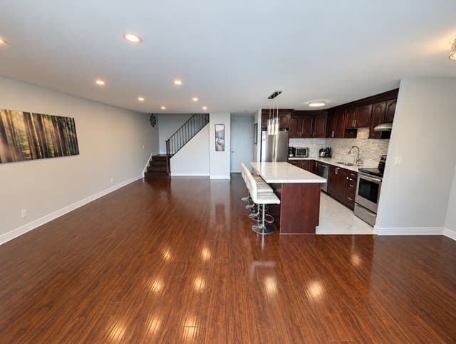 3025 The Credit Woodlands Dr. 412 Mississauga On L5c 2v3