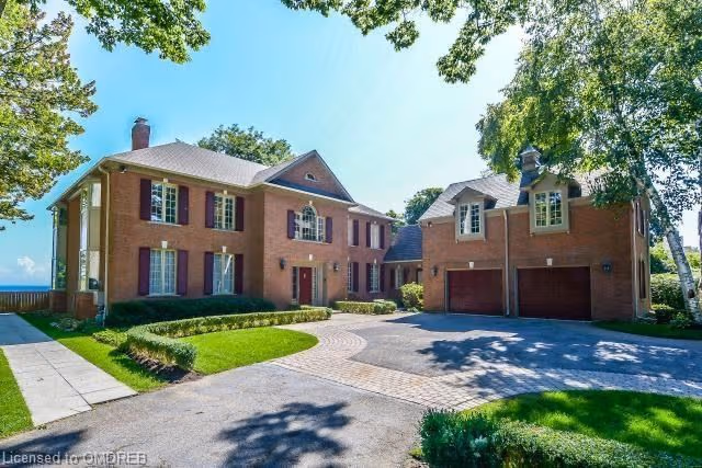 16 Ennisclare Dr. W Oakville On L6j 4n2