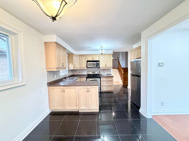 3948 Midhurst Ln. Main Floor Mississauga On L4z 1c7