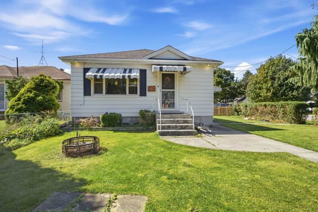 403 Grantham Ave. Upper St Catharines On L2m 5b3