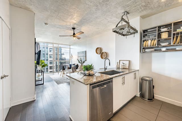 4099 Brickstone Mews 2305 Mississauga On L5b 0g2