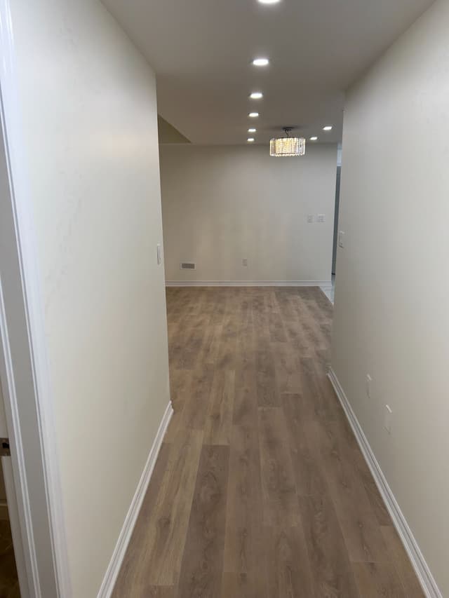 31 Hallaran Rd. Bsmt Oakville On L6h 0z8