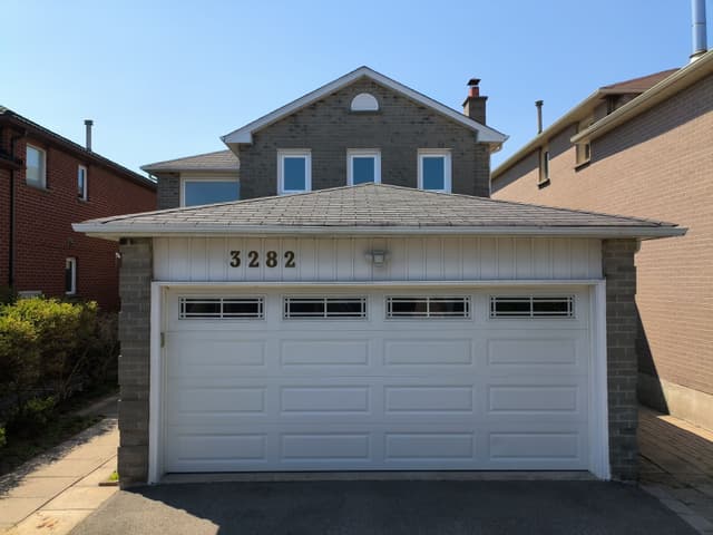 3282 Dragon Dr. Mississauga On L5b 3g7