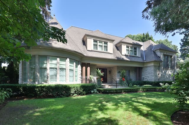 541 Arrowhead Rd. Mississauga On L5h 1v5