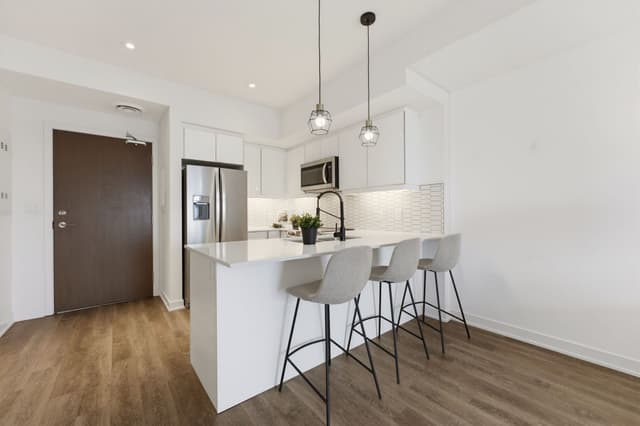 16 Markle Cres. 513 Hamilton On L9g 0h4