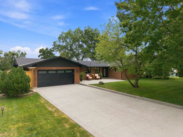 38 Royal Henley Blvd. St Catharines On L2n 4s1