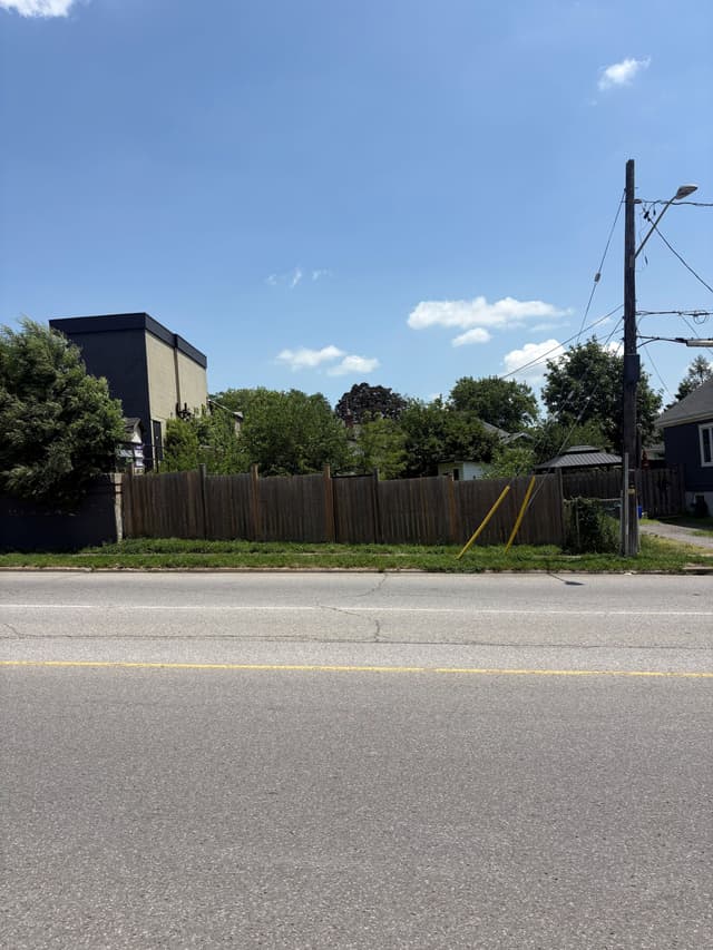 236 Westchester Cres. St Catharines On L2p 2v8