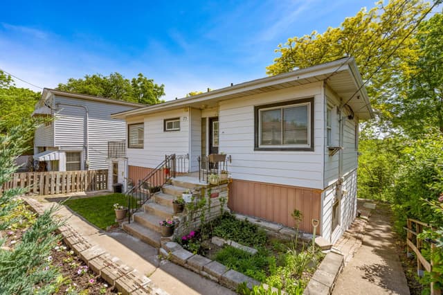 73 Hillview Rd. Upper St Catharines On L2s 1s8
