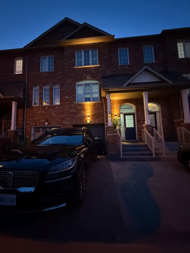 321 Aspendale Cres. Mississauga On L5w 0e7