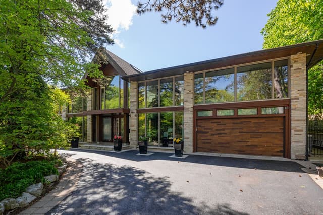 1510 Pinetree Cres. Mississauga On L5g 2s8