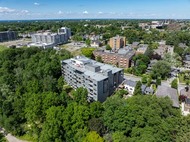 77 Yates St. 606 St Catharines On L2r 5r7
