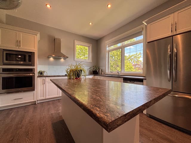 71 Wilson St. E Hamilton On L9g 2b3