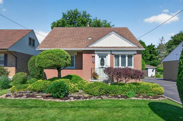476 East 37th St. Hamilton On L8v 4b9