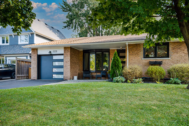 2221 Wyandotte Dr. Oakville On L6l 2t4