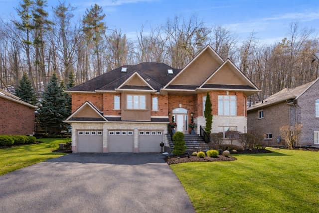 130 Dorchester Dr. Grimsby On L3m 1a8