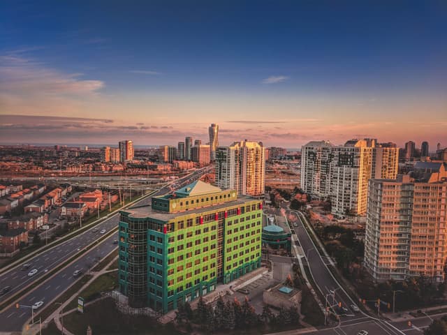 10 Kingsbridge Garden Circle 703 Mississauga On L5r 3k7