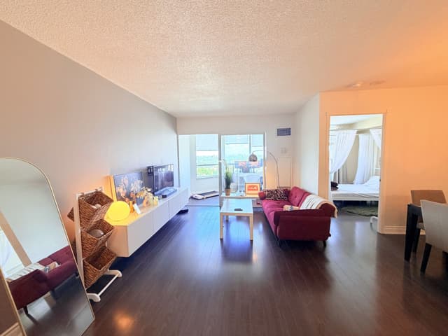 135 Hillcrest Ave. 2015 Mississauga On L5b 4b1