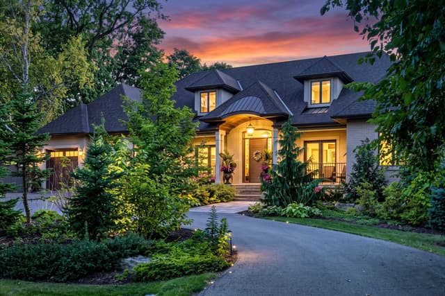 368 Fourth Line Oakville On L6j 5a8