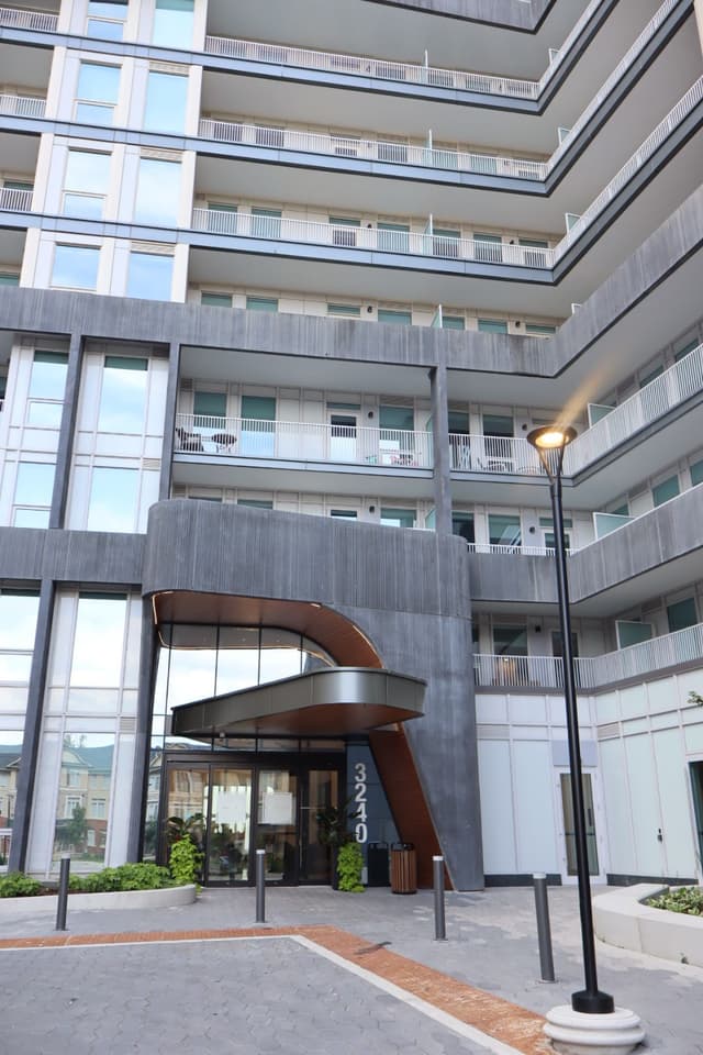 3240 William Coltson Ave. 1105 Oakville On L6h 8c8