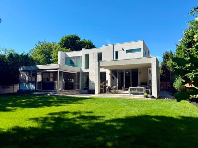 1527 Glenhill Cres. Mississauga On L5h 3c4