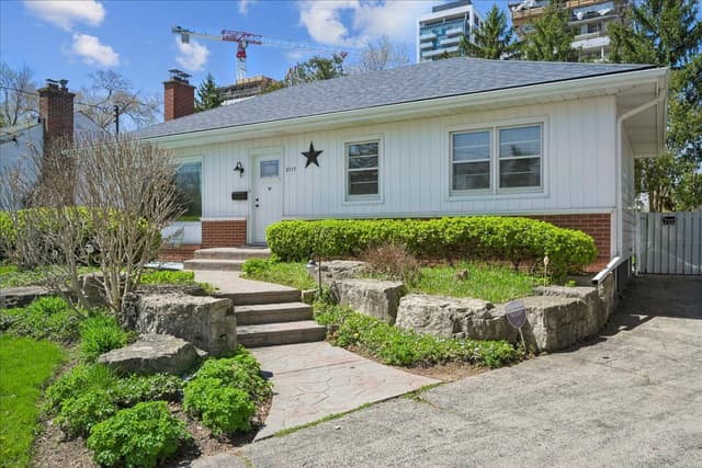 2117 Edinburgh Dr. Burlington On L7r 2c8
