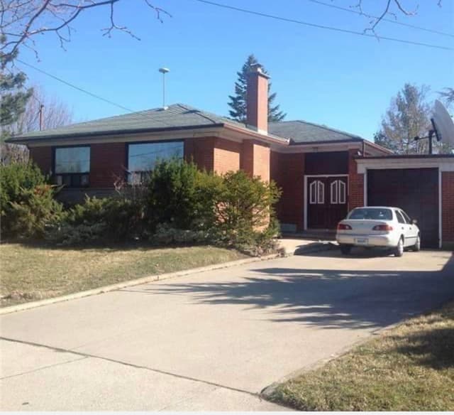 430 Wildwood Dr. Oakville On L6k 1t7