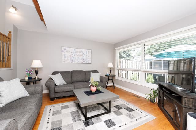 5 Woodlawn Ct. 104 Grimsby On L3m 3t4