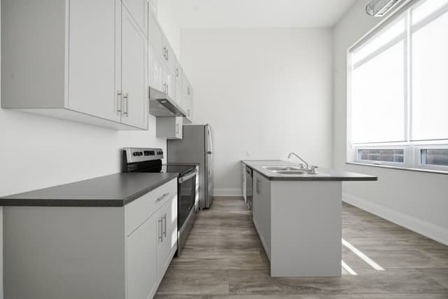 11 Queen St. 303 Brantford On N3t 3b2