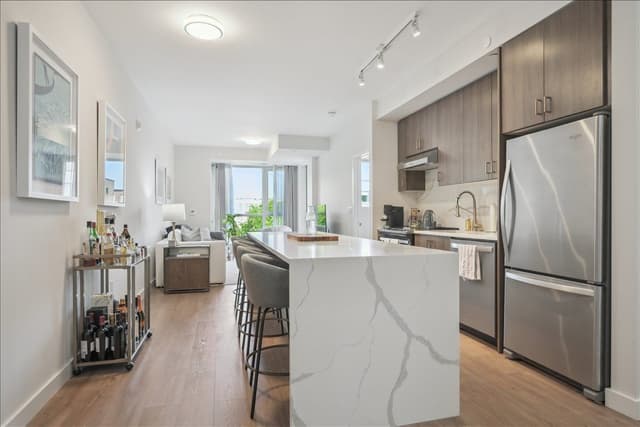 168 Sabina Dr. 211 Oakville On L6h 0w5