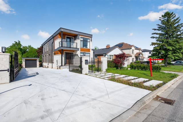 7 Arch Rd. Mississauga On L5m 1m4