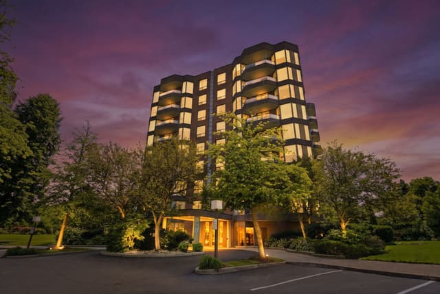 1903 Pilgrims Way 302 Oakville On L6m 2x1