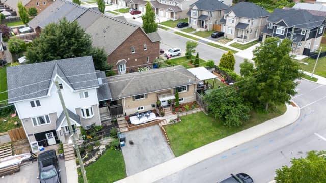 23 Moffatt St. St Catharines On L2p 2l4