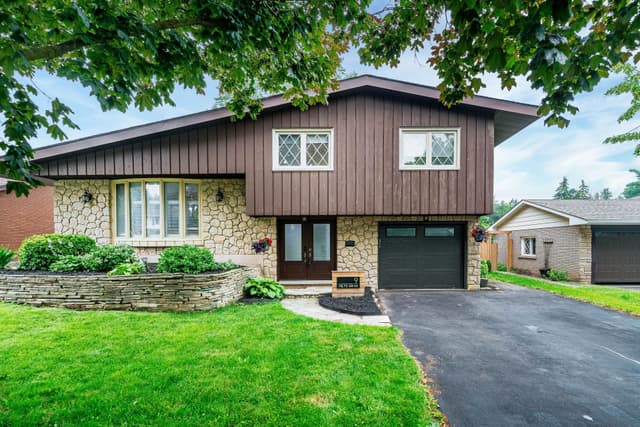 9 Hilts Dr. Hamilton On L8g 3h5