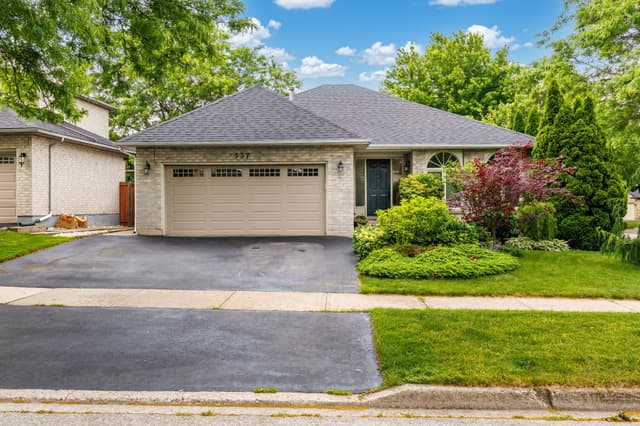 537 Mathewman Cres. Burlington On L7l 5s6