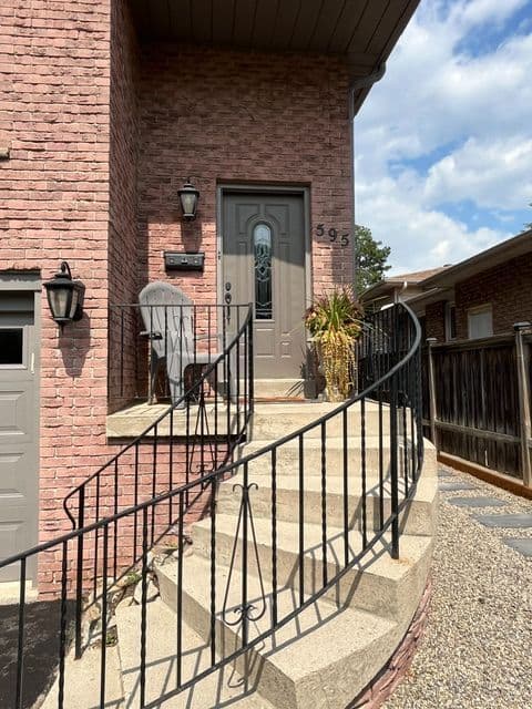 595 Beaver Ct. Milton On L9t 4a8