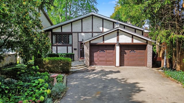 1577 Thompson St. Mississauga On L5c 1b4