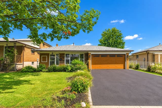 7449 Pickfair Dr. Mississauga On L4t 2n1