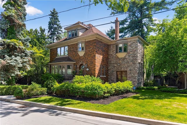 74 Oak Knoll Dr. Hamilton On L8s 4c4