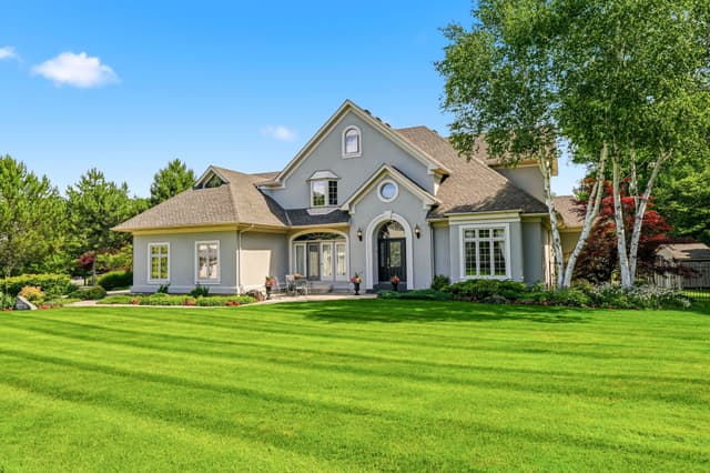 28 Millcreek Ct. Hamilton On L9g 4z3