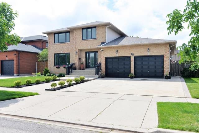 43 Regalview Dr. Hamilton On L8g 4y7