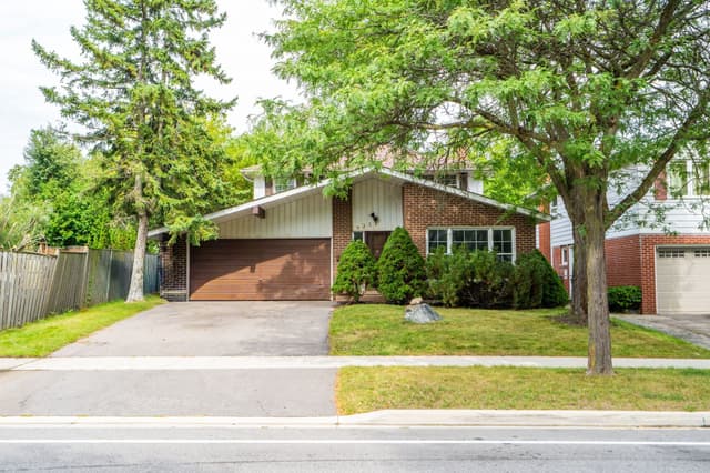 925 Runningbrook Dr. Mississauga On L4y 2s6